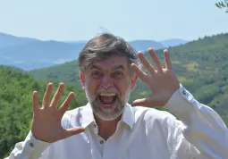 Jacopo Fo mercoledì 12 febbraio sulla pagina Fb Aspettando i Sassi